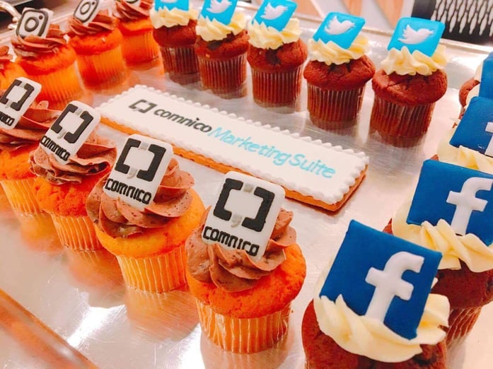 コムニコやSNS各社のロゴをデザインしたカップケーキ コムニコやSNS各社のロゴをデザインしたカップケーキ